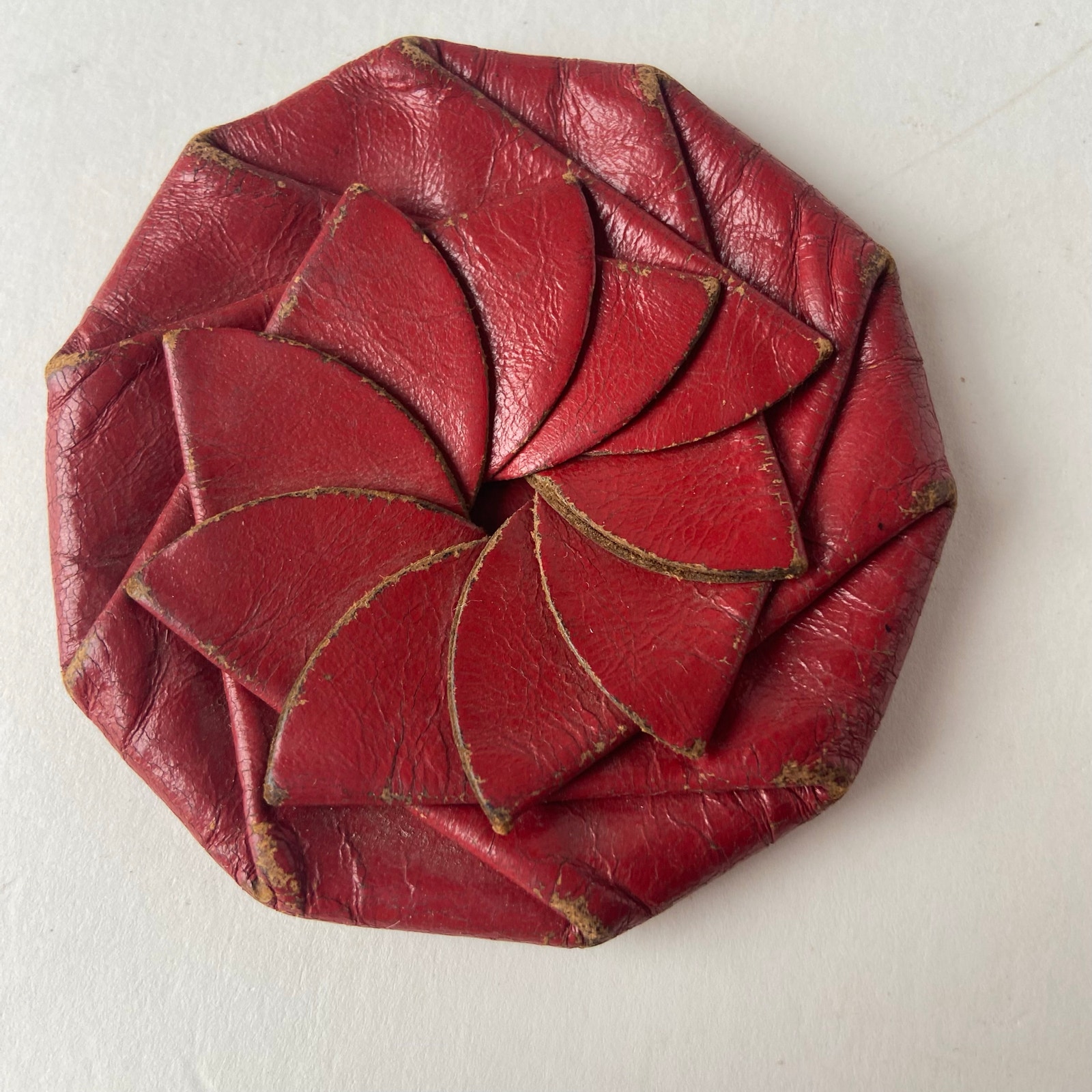 Vintage Leather Coin Purse Change Pouch Spiral Squeeze Twisted Pinwheel Red Guc